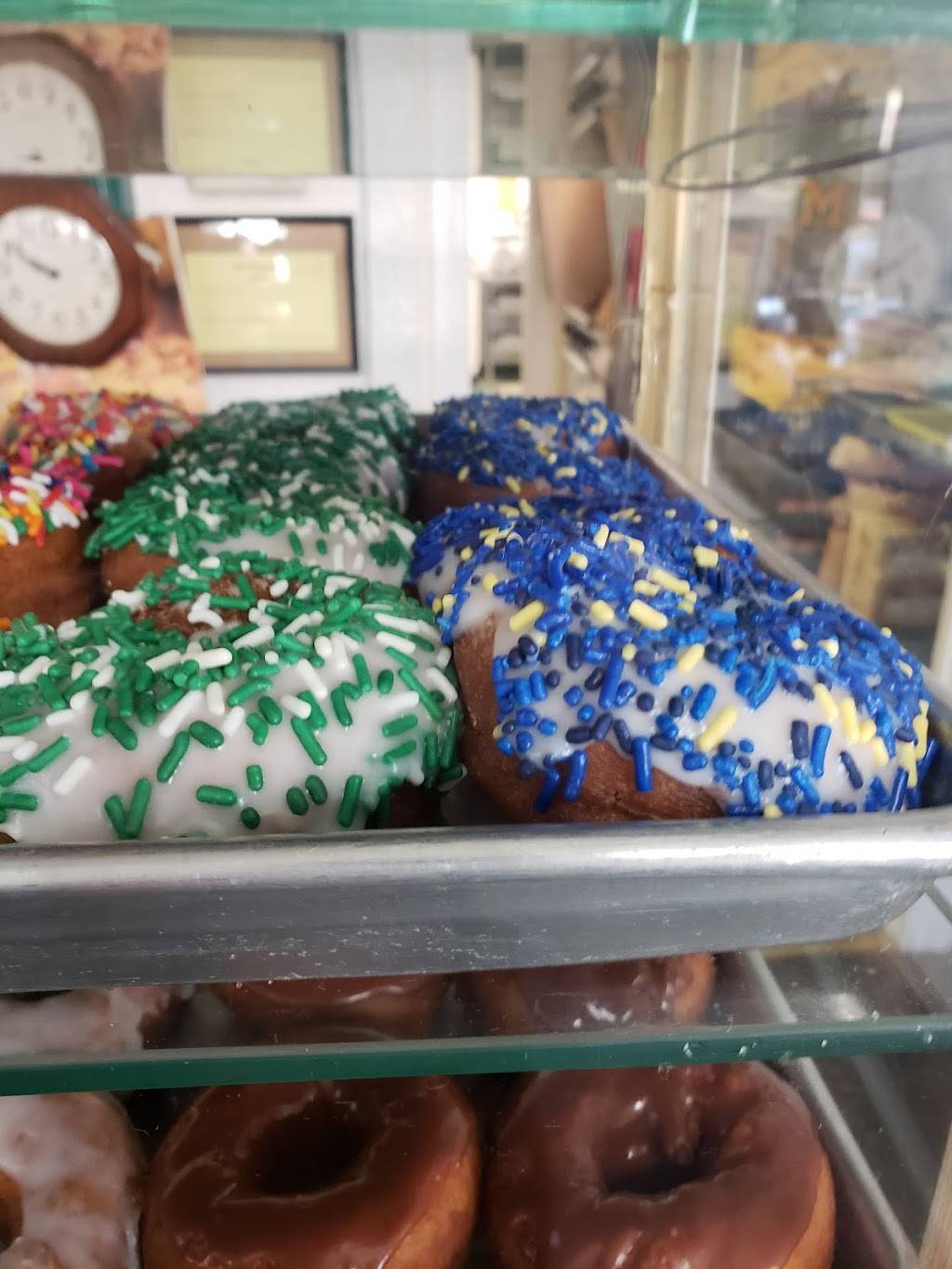Donut Girls | bakery | 80820 Main St, Memphis, MI 48041, USA | 8103922420 OR +1 810-392-2420