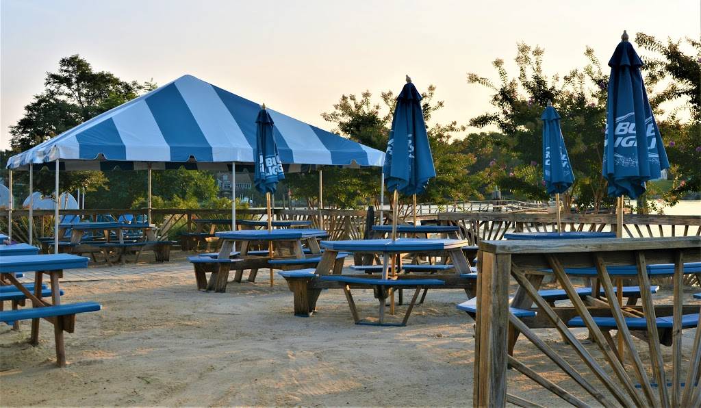Clarkes Landing Restaurant | restaurant | 24580 Clarkes Landing Ln, Hollywood, MD 20636, USA | 3013733986 OR +1 301-373-3986