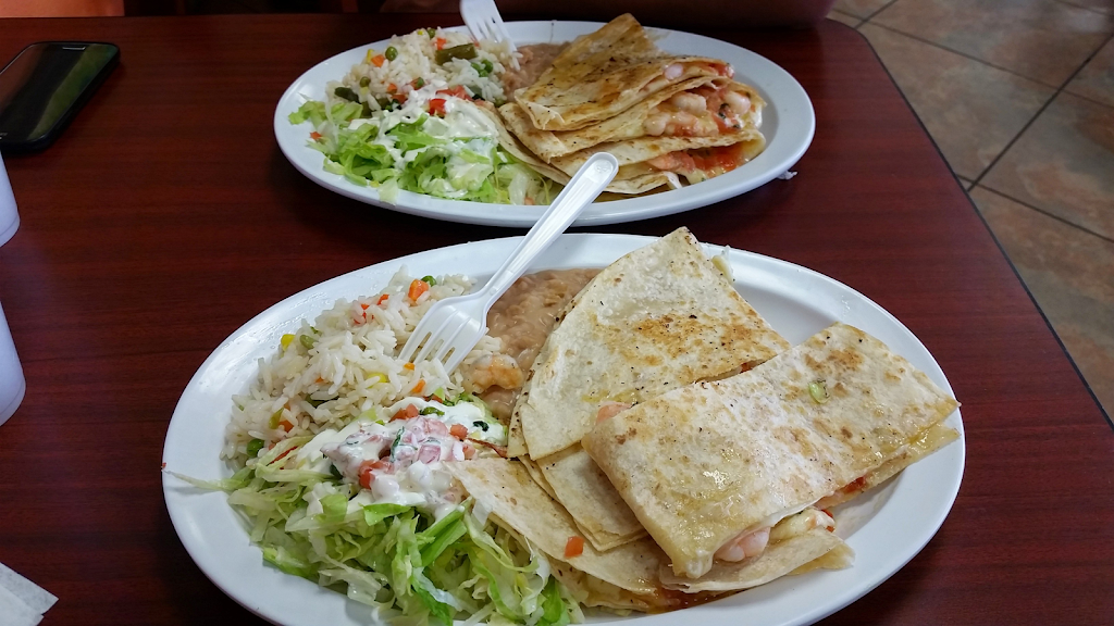 Mariscos El Puerto | restaurant | 5599 Riverside Dr, Chino, CA 91710, USA | 9096282903 OR +1 909-628-2903