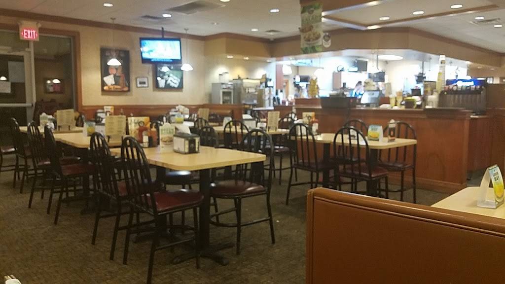 Skyline Chili | restaurant | 2799 Rombach Ave, Wilmington, OH 45177, USA | 9373827000 OR +1 937-382-7000