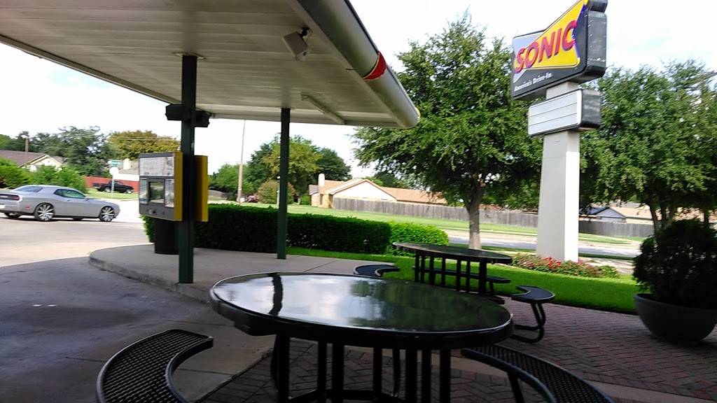 Sonic Drive-In | restaurant | 3738 S Carrier Pkwy, Grand Prairie, TX 75052, USA | 9722669914 OR +1 972-266-9914