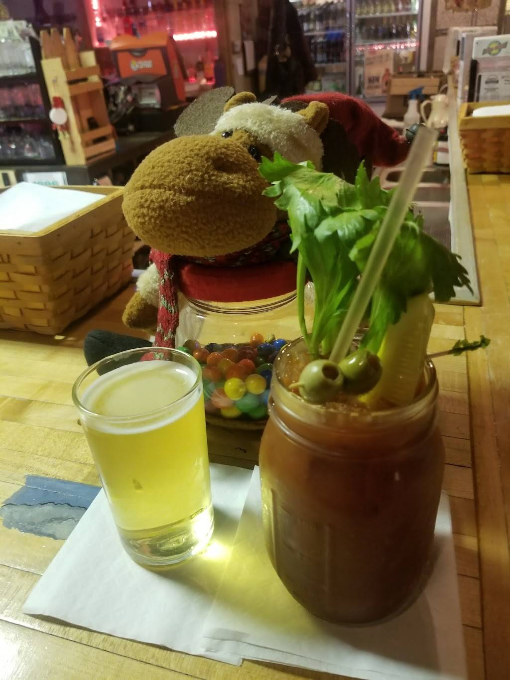 Hot Shots Tavern | restaurant | 137 Kent St, Portland, MI 48875, USA | 5176479959 OR +1 517-647-9959