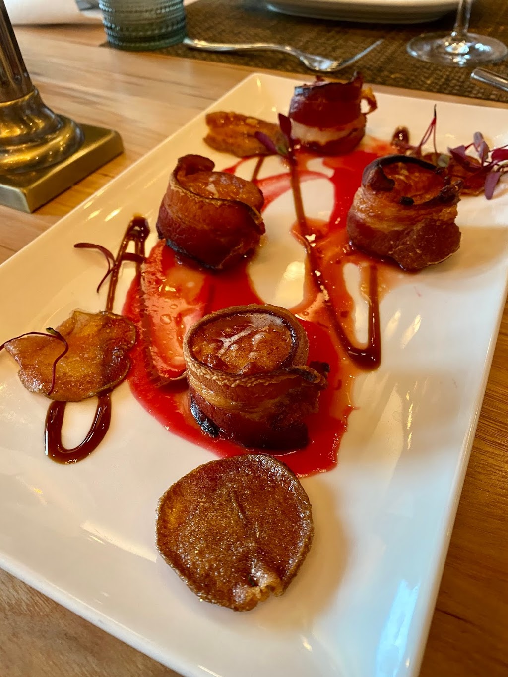 TJ Highland Steakhouse | restaurant | 11 W Ripple Ave, Oshkosh, WI 54902, USA | 9202311076 OR +1 920-231-1076