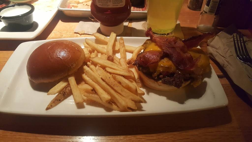 Applebees Grill + Bar | restaurant | 881 W Central Ave, Springboro, OH 45066, USA | 9377439420 OR +1 937-743-9420