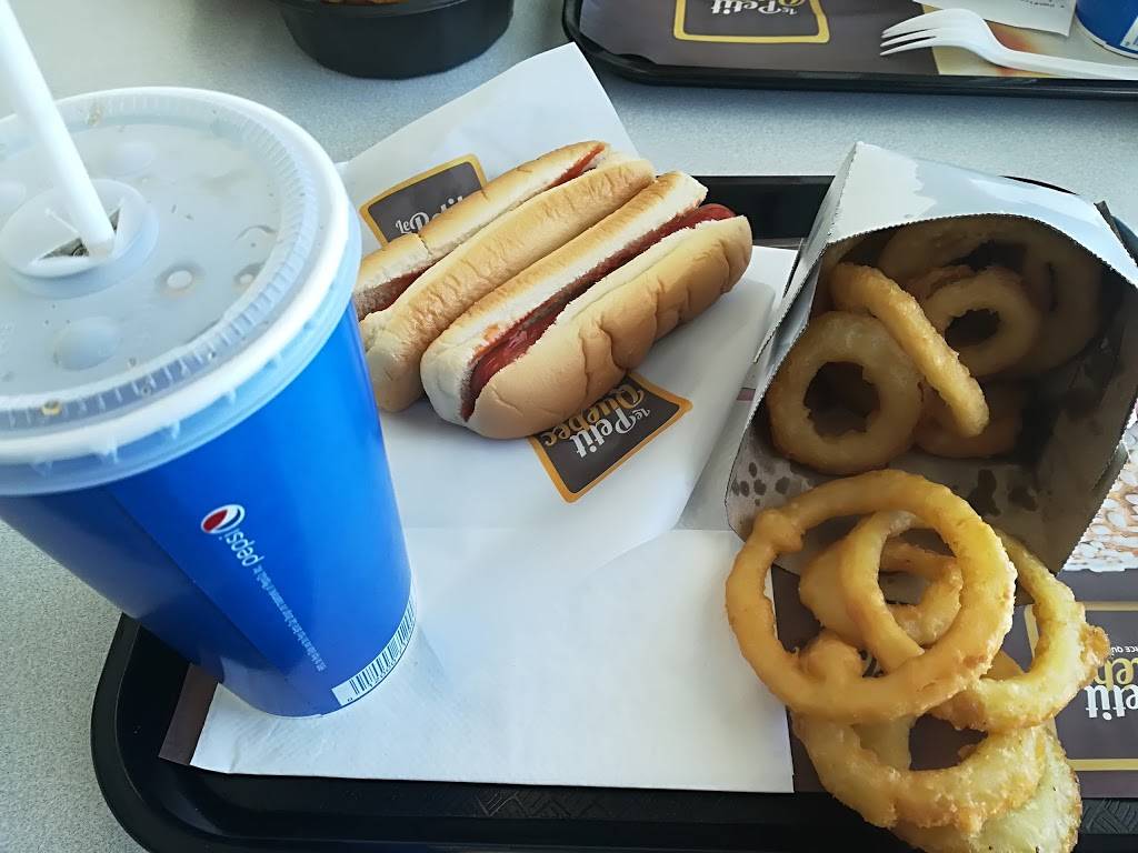 Le Petit Québec | restaurant | 81 Boulevard Laurier, McMasterville, QC J3G 1P7, Canada | 4505361188 OR +1 450-536-1188