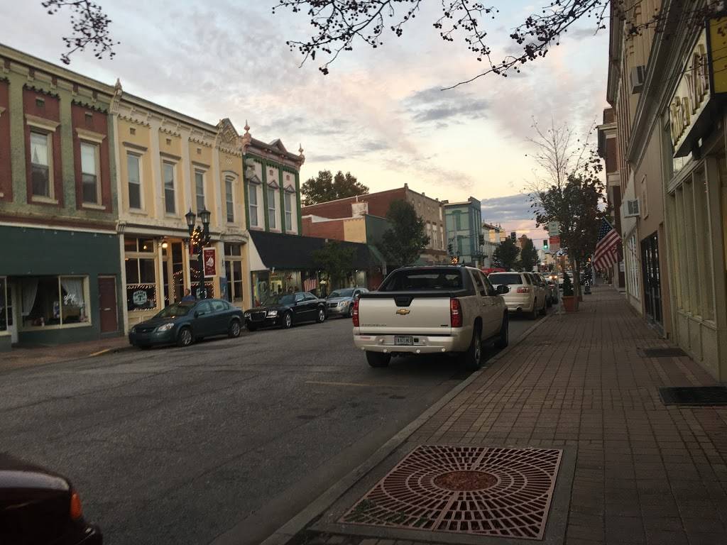 China Wok | restaurant | 317 E 4th St, Huntingburg, IN 47542, USA | 8126838511 OR +1 812-683-8511