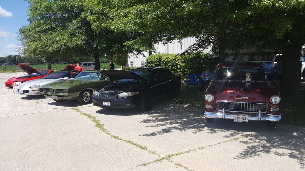 McGraths Seafood | restaurant | 1 Elizabeth Pl, Streator, IL 61364, USA | 8156722654 OR +1 815-672-2654