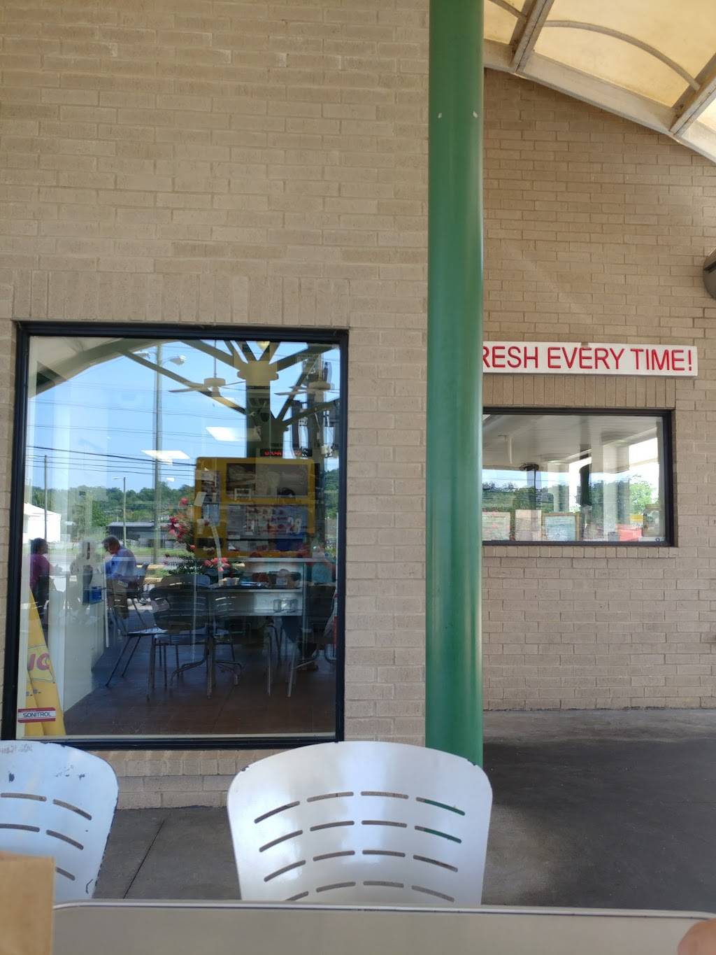 Sonic Drive-In | restaurant | 10642 Chapman Hwy, Seymour, TN 37865, USA | 8655774050 OR +1 865-577-4050