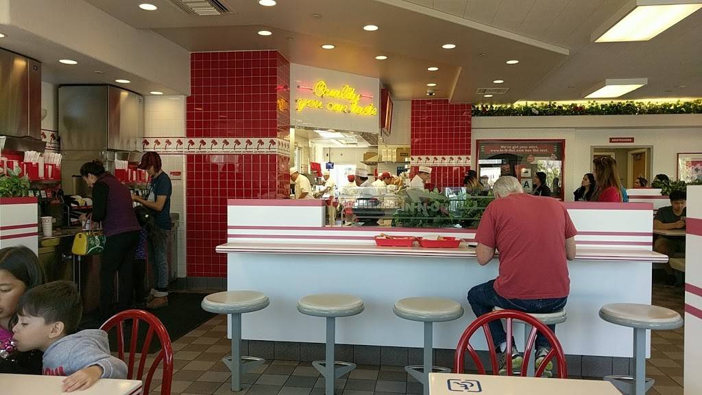In-N-Out Burger | restaurant | 1725 Eastlake Pkwy, Chula Vista, CA 91915, USA | 8007861000 OR +1 800-786-1000