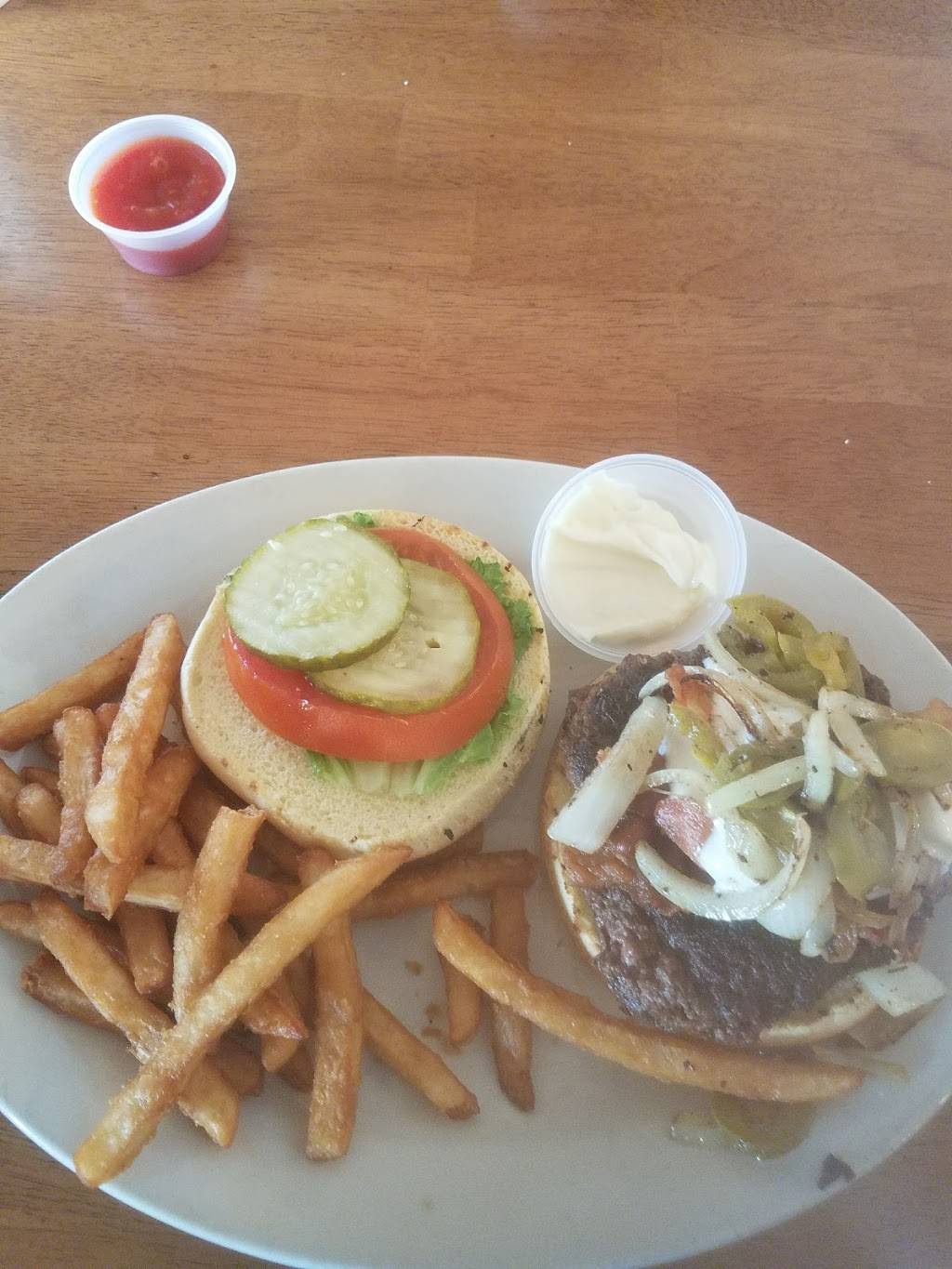 Simmer Down Lakeside Grill | restaurant | 315 N Lake Ave, Lake Butler, FL 32054, USA | 3864960844 OR +1 386-496-0844