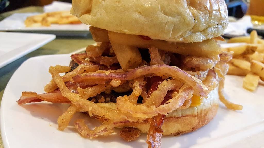 Davenports Restaurant | restaurant | 1070 Mendon Road, Cumberland, RI 02864, USA | 4013341017 OR +1 401-334-1017