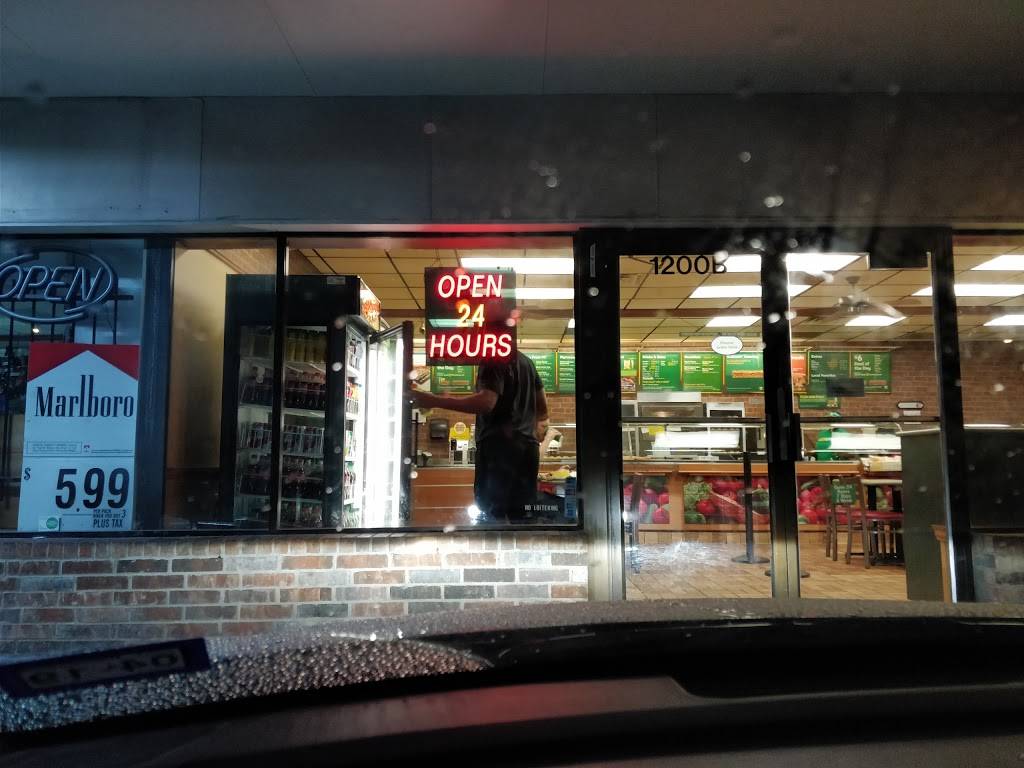 Subway | restaurant | 1200 8th Ave, Fort Worth, TX 76104, USA | 8179248332 OR +1 817-924-8332
