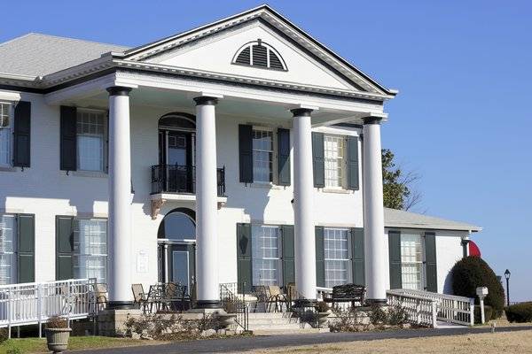 Monells At the Manor | restaurant | 1400 Murfreesboro Pike, Nashville, TN 37217, USA | 6153651414 OR +1 615-365-1414