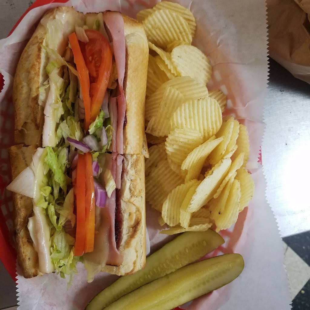 Phillys Cafe & Deli | restaurant | 55 New Orleans Rd #102, Hilton Head Island, SC 29928, USA | 8437859966 OR +1 843-785-9966