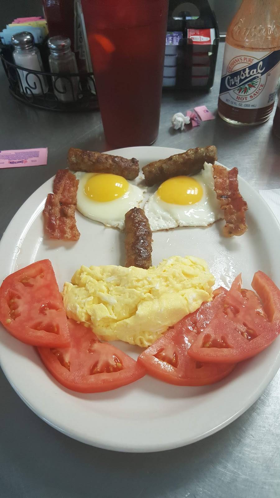 Markos Diner | restaurant | 16305 San Carlos Blvd, Fort Myers, FL 33908, USA | 2392049172 OR +1 239-204-9172