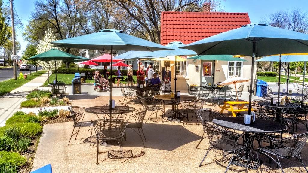 Doyles Dogs "At the Stand" | restaurant | 337 E Lake St, Lake Mills, WI 53551, USA | 9207237640 OR +1 920-723-7640