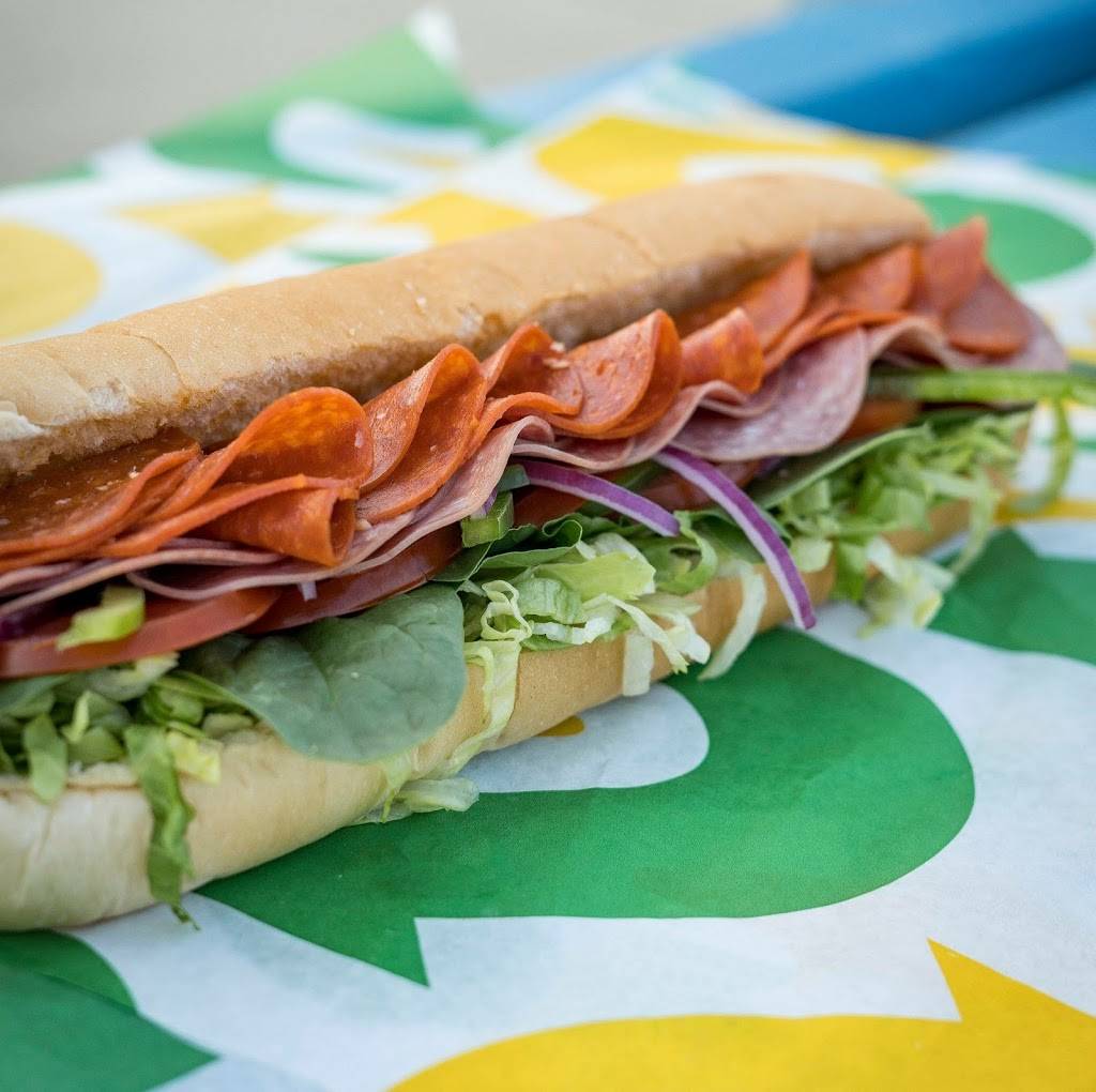 Subway | restaurant | 221 E 4th St, Cincinnati, OH 45202, USA | 5134211155 OR +1 513-421-1155