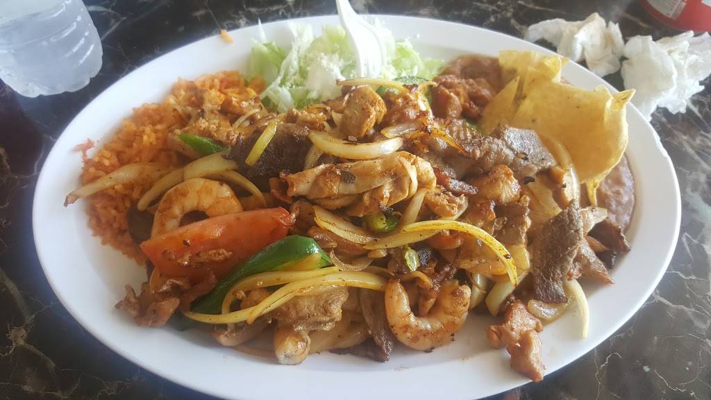 Mis Lupitas | restaurant | 2343 W 1st St, Santa Ana, CA 92703, USA | 7145414160 OR +1 714-541-4160