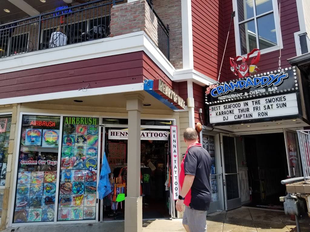 Crawdaddy’s Restaurant & Oyster Bar | restaurant | 762 Parkway #5, Gatlinburg, TN 37738, USA | 8654303755 OR +1 865-430-3755