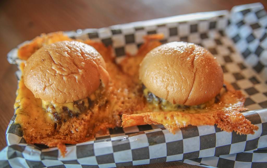 Squeeze Burger and Brew | restaurant | 856 W Benjamin Holt Dr, Stockton, CA 95207, USA | 2094732222 OR +1 209-473-2222