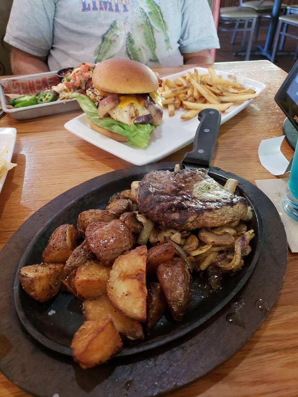 Applebees Grill + Bar | restaurant | 281 Commonwealth Blvd W, Martinsville, VA 24112, USA | 2766382377 OR +1 276-638-2377