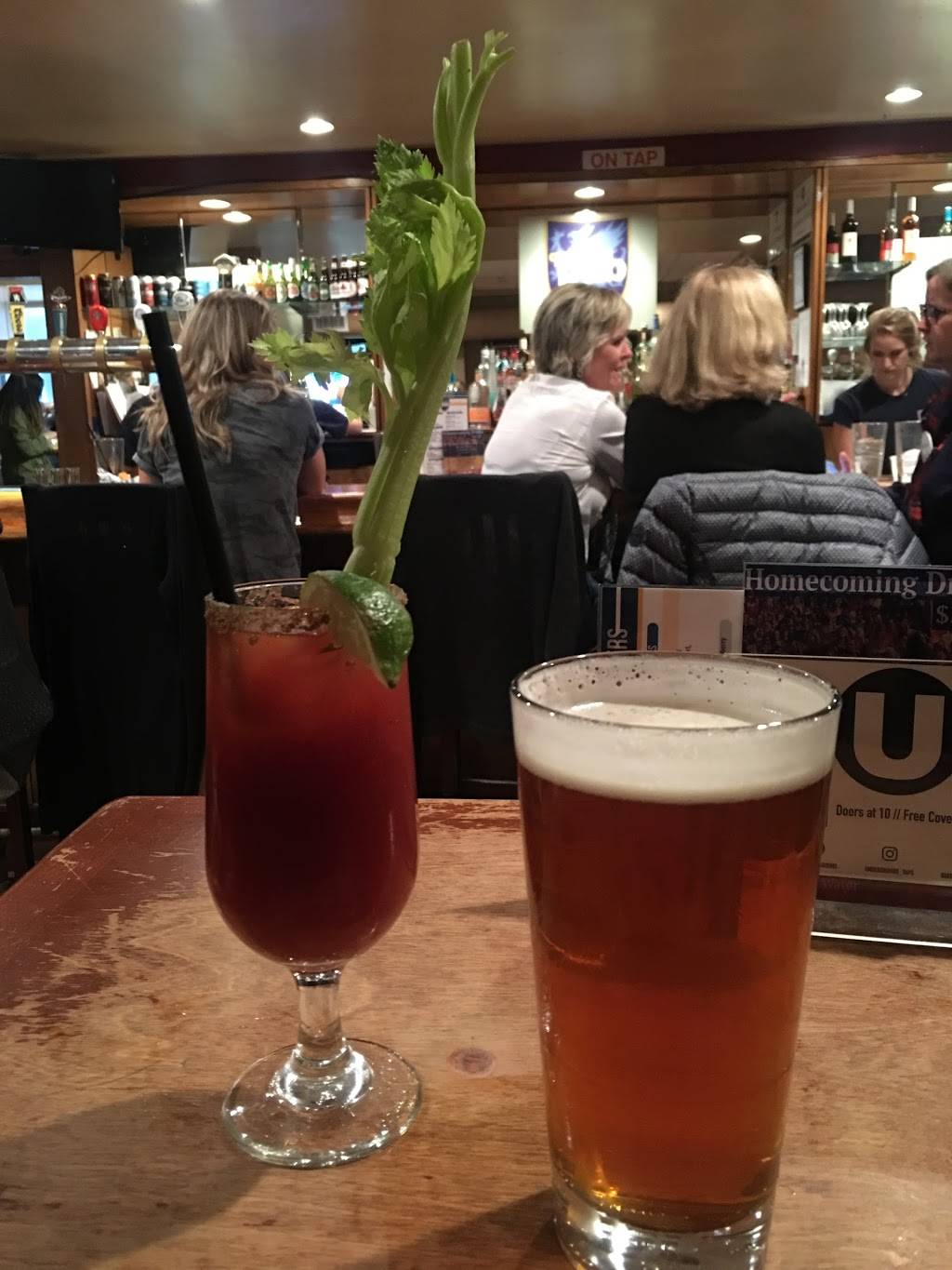 The Queens Pub | restaurant | 87 Union St W, Kingston, ON K7L 2N9, Canada | 6135332740 OR +1 613-533-2740