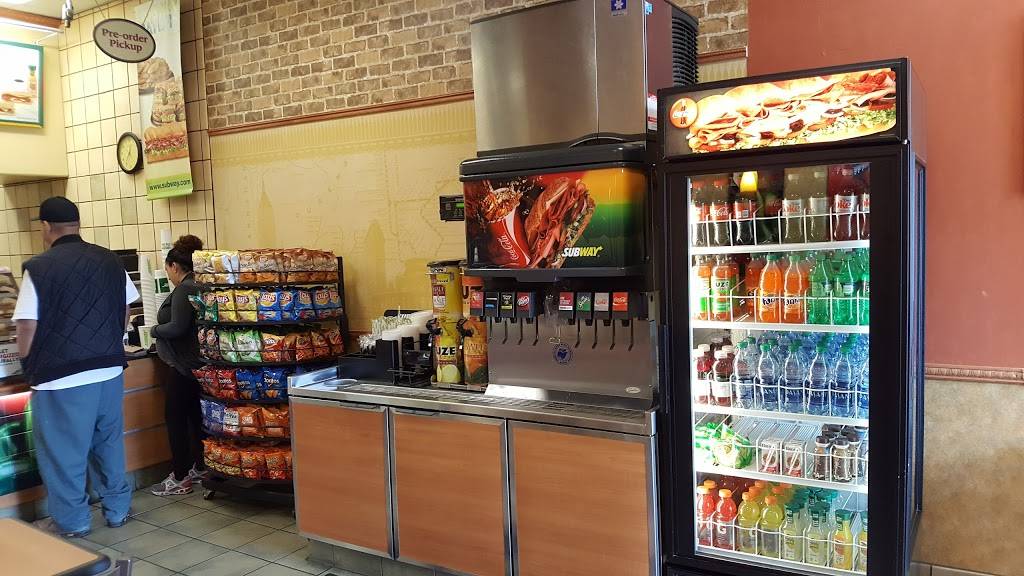Subway | restaurant | 450 W El Monte Way, Dinuba, CA 93618, USA | 5595950916 OR +1 559-595-0916