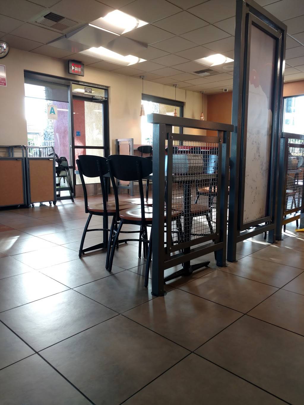 Jack in the Box | restaurant | 1471 N Santa Fe Ave, Vista, CA 92084, USA | 7606304895 OR +1 760-630-4895