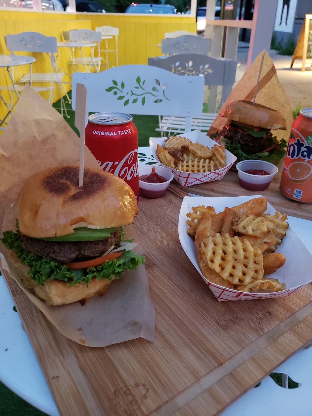 Boss Burger NYC | restaurant | Black Door, 3371 Shore Pkwy, Brooklyn, NY 11235, USA | 9296661090 OR +1 929-666-1090