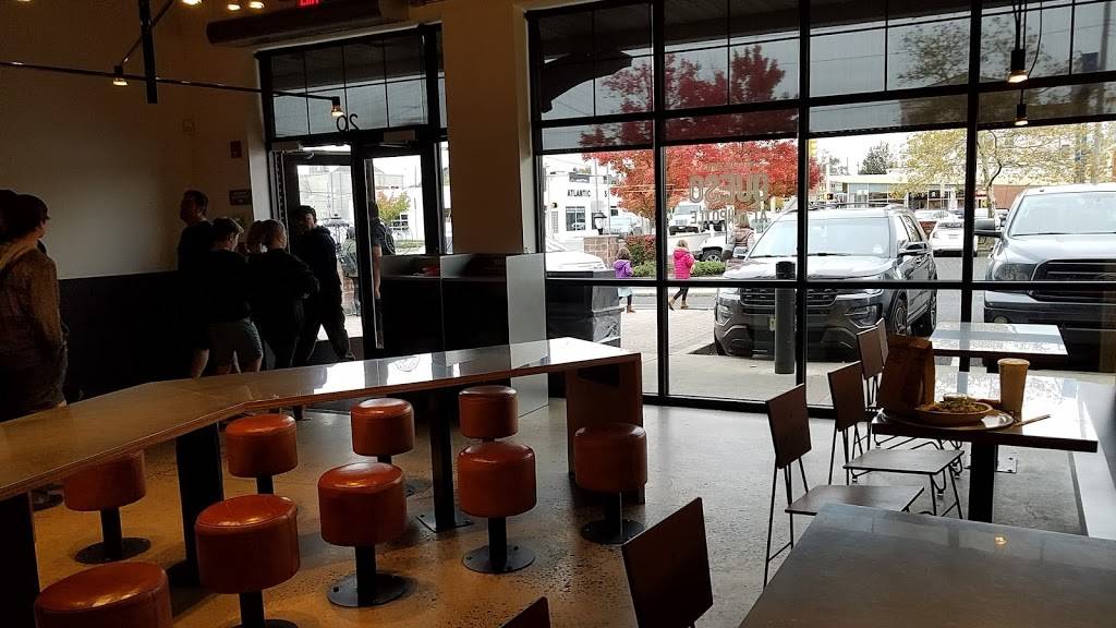 Chipotle Mexican Grill | restaurant | 20 Water St, Red Bank, NJ 07701, USA | 7327588524 OR +1 732-758-8524