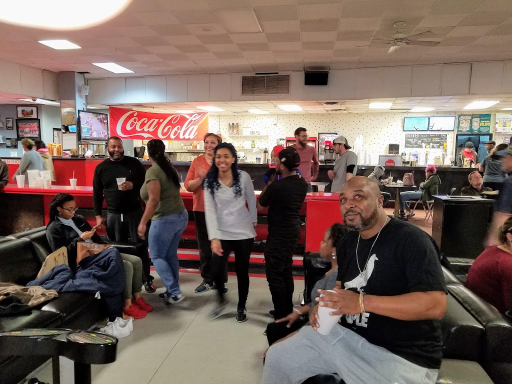 Riverside Lanes | restaurant | 3215 Riverside Dr, Danville, VA 24541, USA | 4345794604 OR +1 434-579-4604