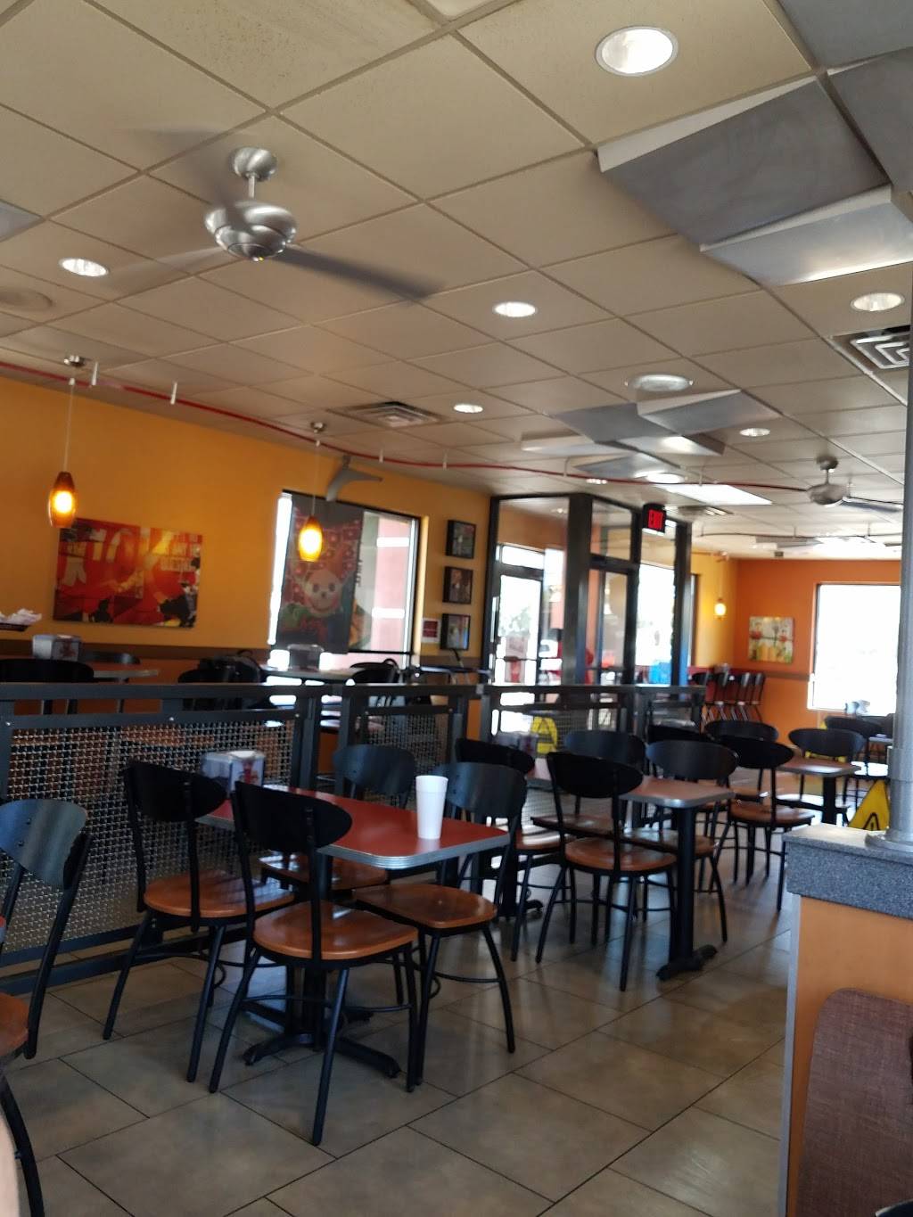 Jack in the Box | restaurant | 7260 N Stemmons Fwy, Dallas, TX 75247, USA | 2146375758 OR +1 214-637-5758