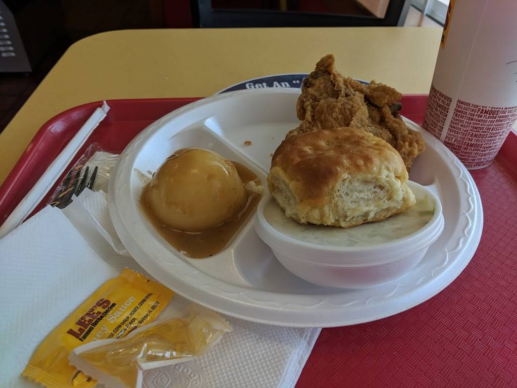 Lees Famous Recipe Chicken | restaurant | 820 Riverview Dr, Kalamazoo, MI 49048, USA | 2693812898 OR +1 269-381-2898