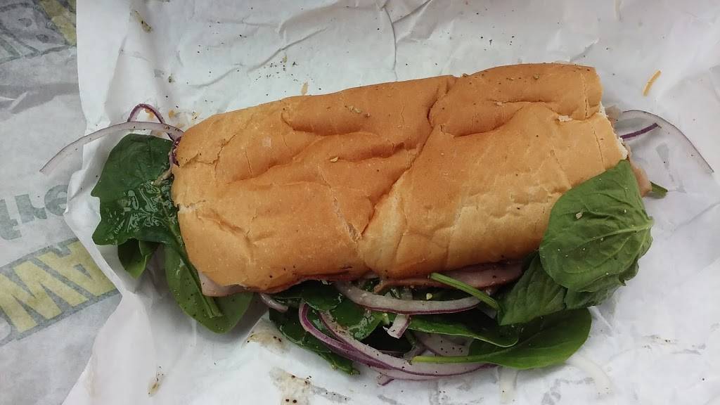 Subway | restaurant | Laurens Corner Shoppng Center, 2736 Charlestown Rd Suite7, New Albany, IN 47150, USA | 8129480920 OR +1 812-948-0920