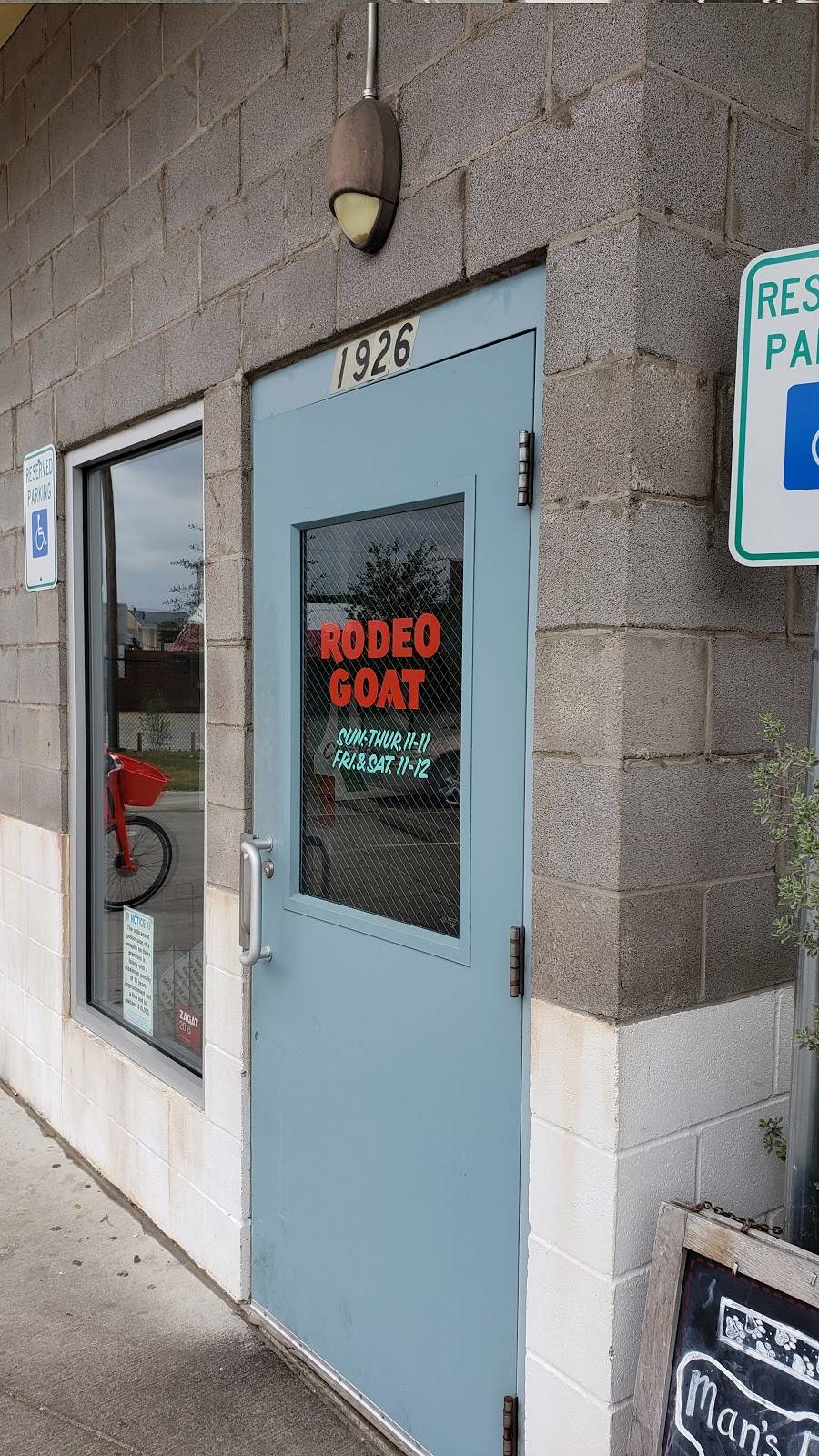 Rodeo Goat | restaurant | 1926 Market Center Blvd, Dallas, TX 75207, USA | 2147414628 OR +1 214-741-4628