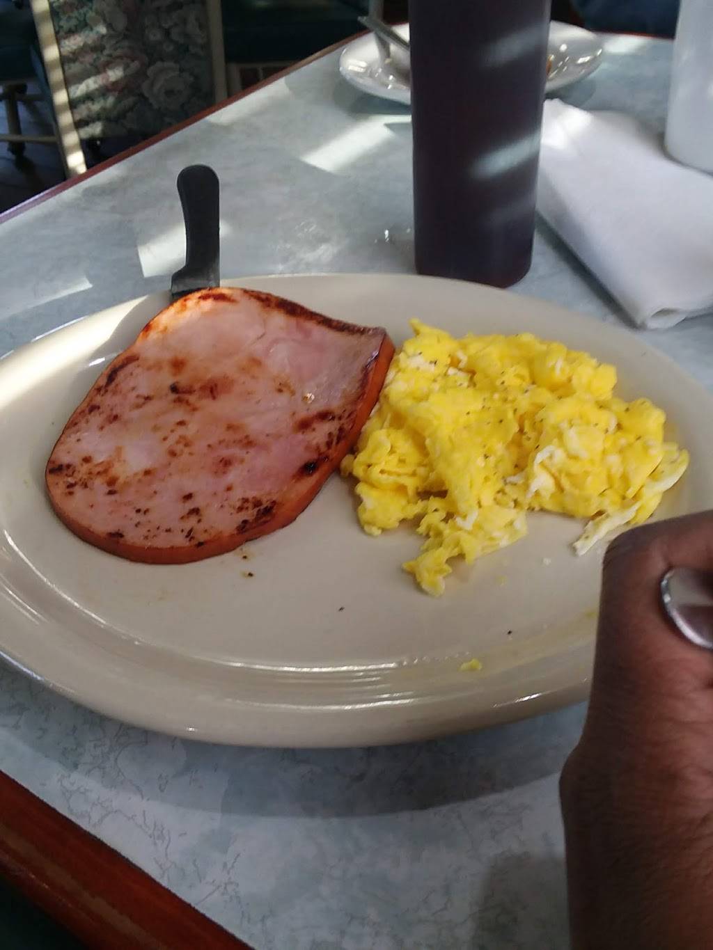 Garden Family Restaurant | restaurant | 696 E Pershing Rd, Decatur, IL 62526, USA | 2178727227 OR +1 217-872-7227