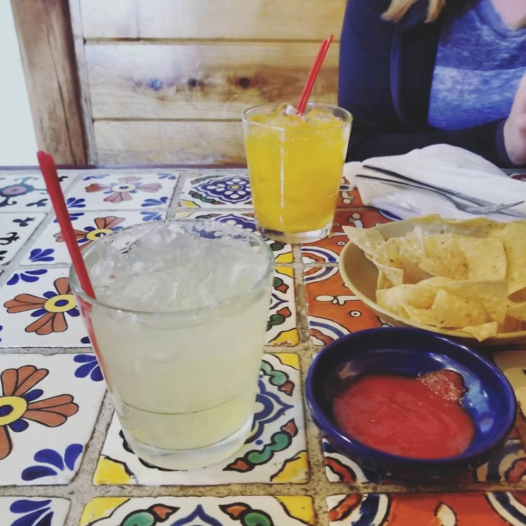 La Fiesta Mexican Restaurant & Cantina | restaurant | 102 Tecumseh St, Dundee, MI 48131, USA | 7345295055 OR +1 734-529-5055