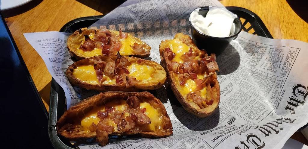 Bombshell Bar and Grill | restaurant | 3915 Mid Rivers Mall Dr, St Peters, MO 63376, USA | 6363063554 OR +1 636-306-3554