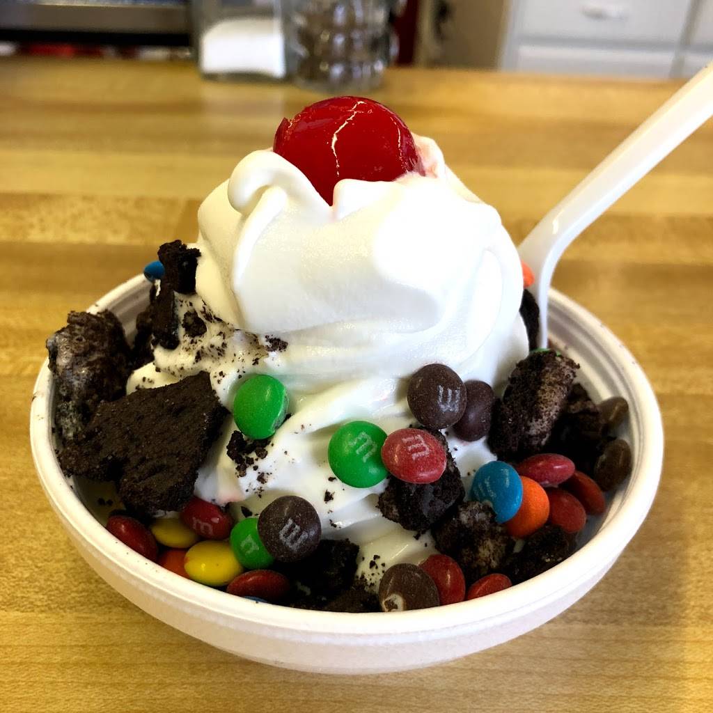 Lees Dairy Treat | restaurant | 14040 W Greenfield Ave, Brookfield, WI 53005, USA | 2627826680 OR +1 262-782-6680