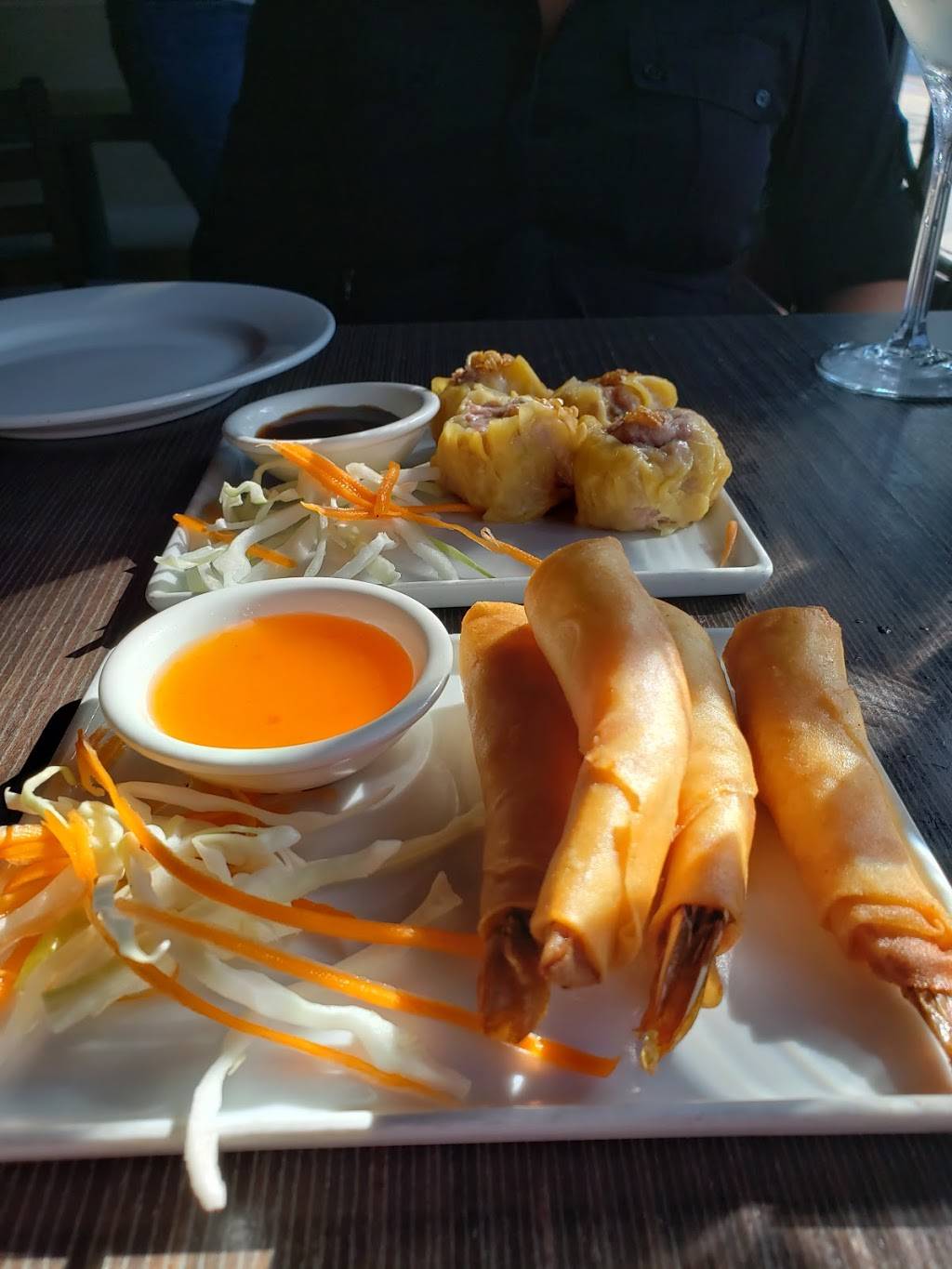 Glow Thai | restaurant | 7107 3rd Ave, Brooklyn, NY 11209, USA | 7187481920 OR +1 718-748-1920