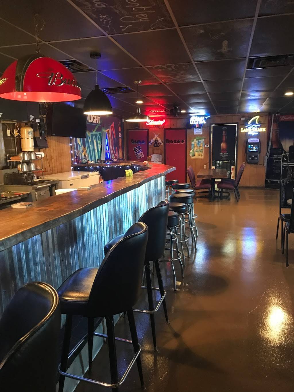 The Mic Stand Bar & Grill | restaurant | 21820 E Main St, Huntingdon, TN 38344, USA | 7315353663 OR +1 731-535-3663