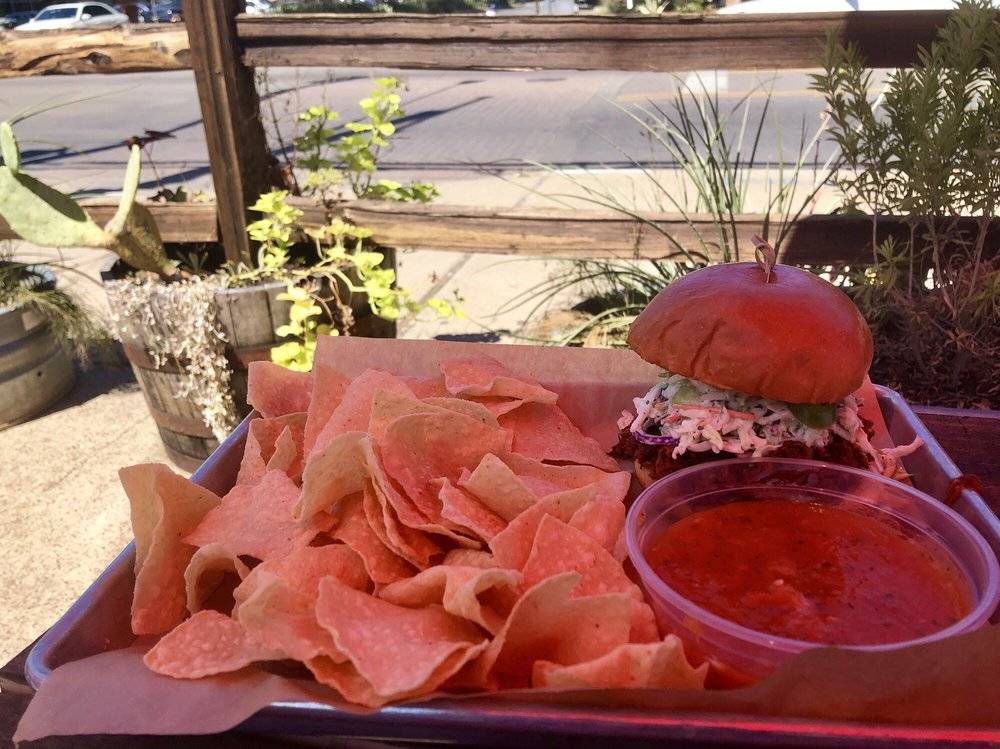 The Last Stand | restaurant | 330 W Davis St Suite 120, Dallas, TX 75208, USA | 2145799196 OR +1 214-579-9196