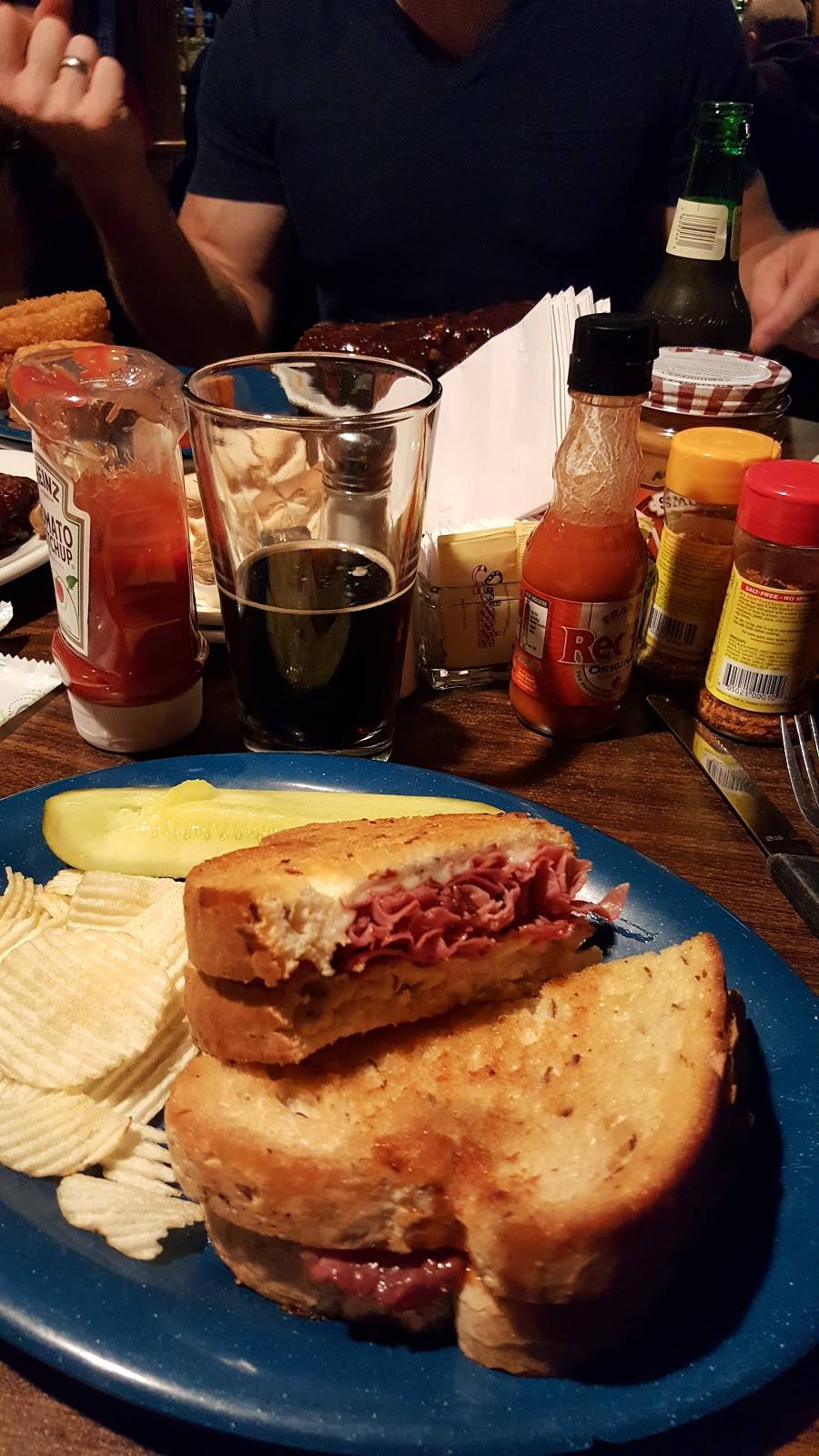 Uncle Petes | restaurant | 1 Community St, Wheeling, WV 26003, USA | 3049056810 OR +1 304-905-6810