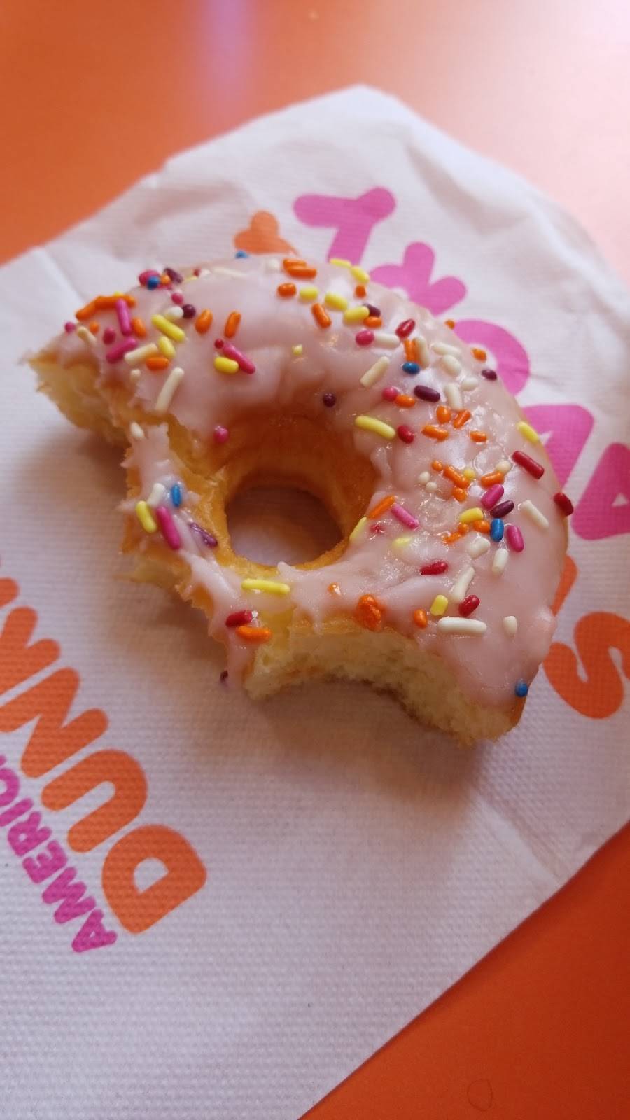 Dunkin | bakery | 71 E Monroe St, Chicago, IL 60603, USA | 3123501159 OR +1 312-350-1159