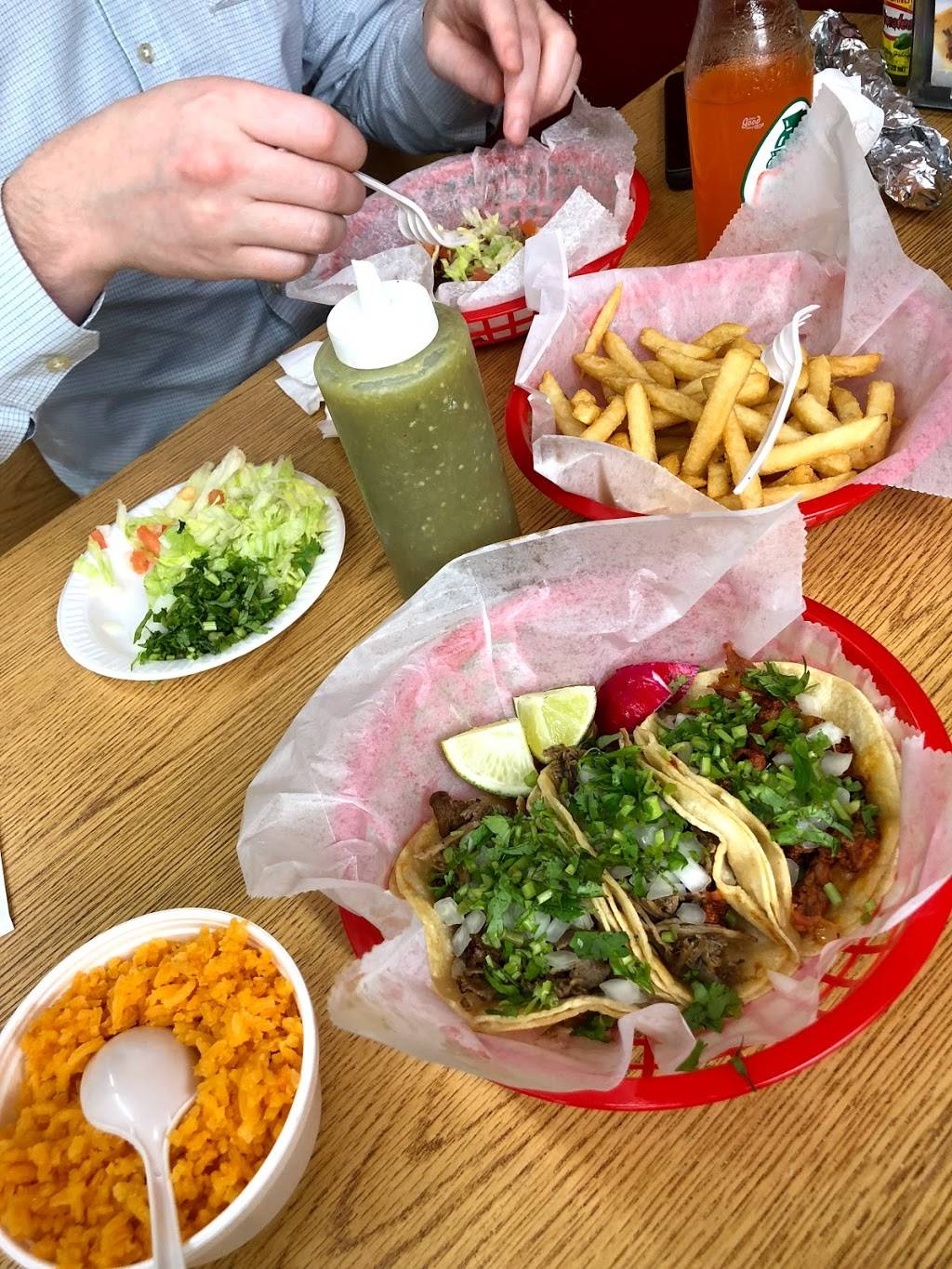 El Pique | restaurant | 805 N Dupont Rd, Wilmington, DE 19804, USA | 3026550659 OR +1 302-655-0659