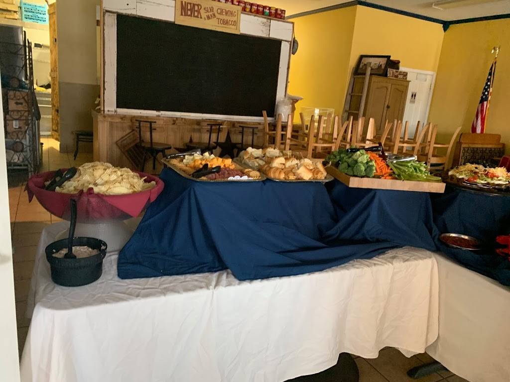 The Tap & Feed Shed | restaurant | 113 E 4th St, Hoyt, KS 66440, USA | 7854901999 OR +1 785-490-1999