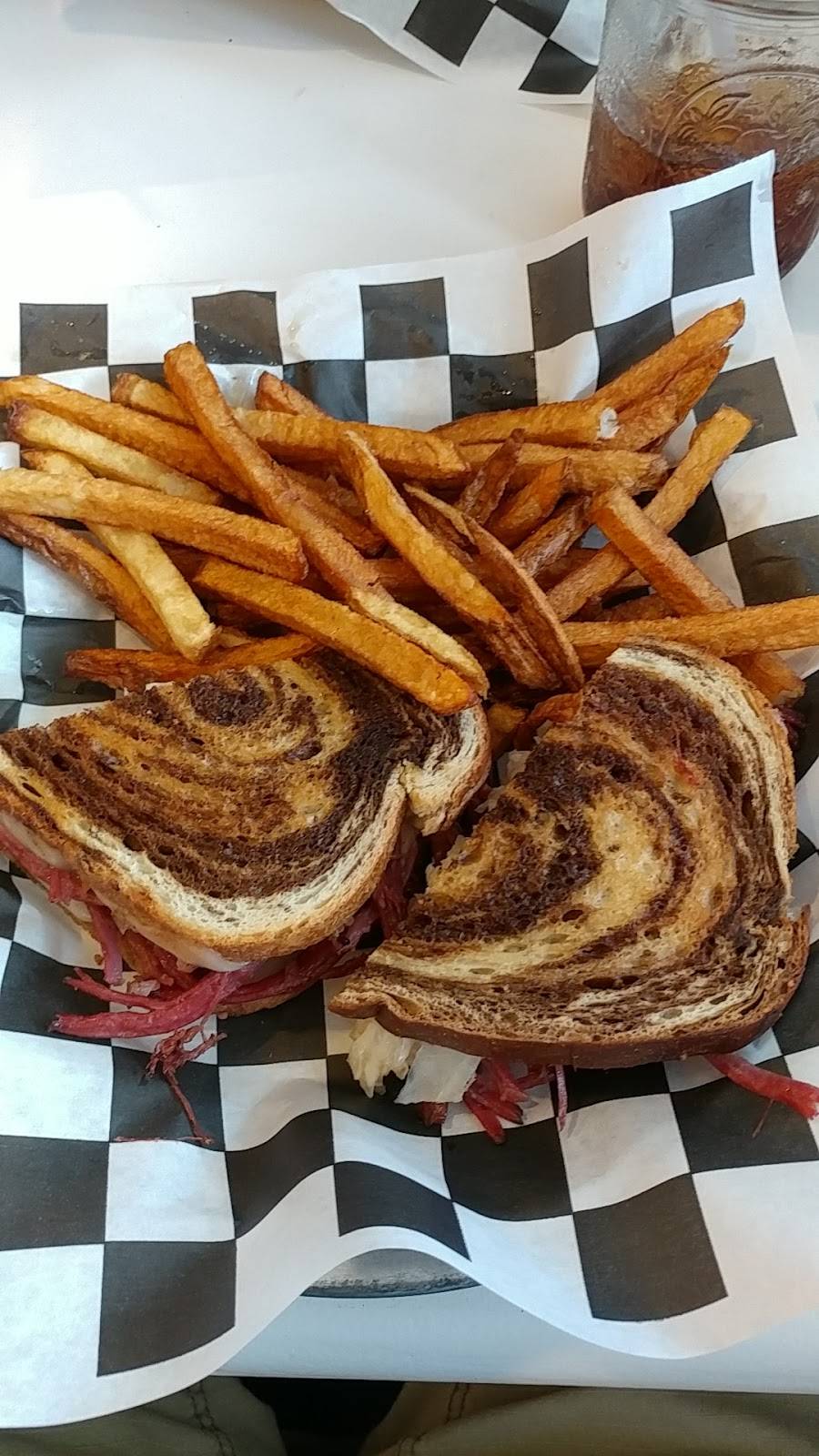 Eats & Sweets | restaurant | 305 Pylesville Rd, Pylesville, MD 21132, USA | 4434240800 OR +1 443-424-0800