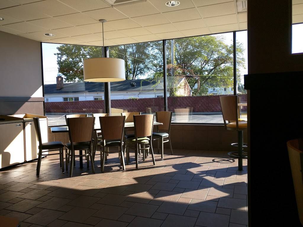 McDonalds | cafe | 25830 Plymouth Rd, Redford Charter Twp, MI 48239, USA | 3139378210 OR +1 313-937-8210