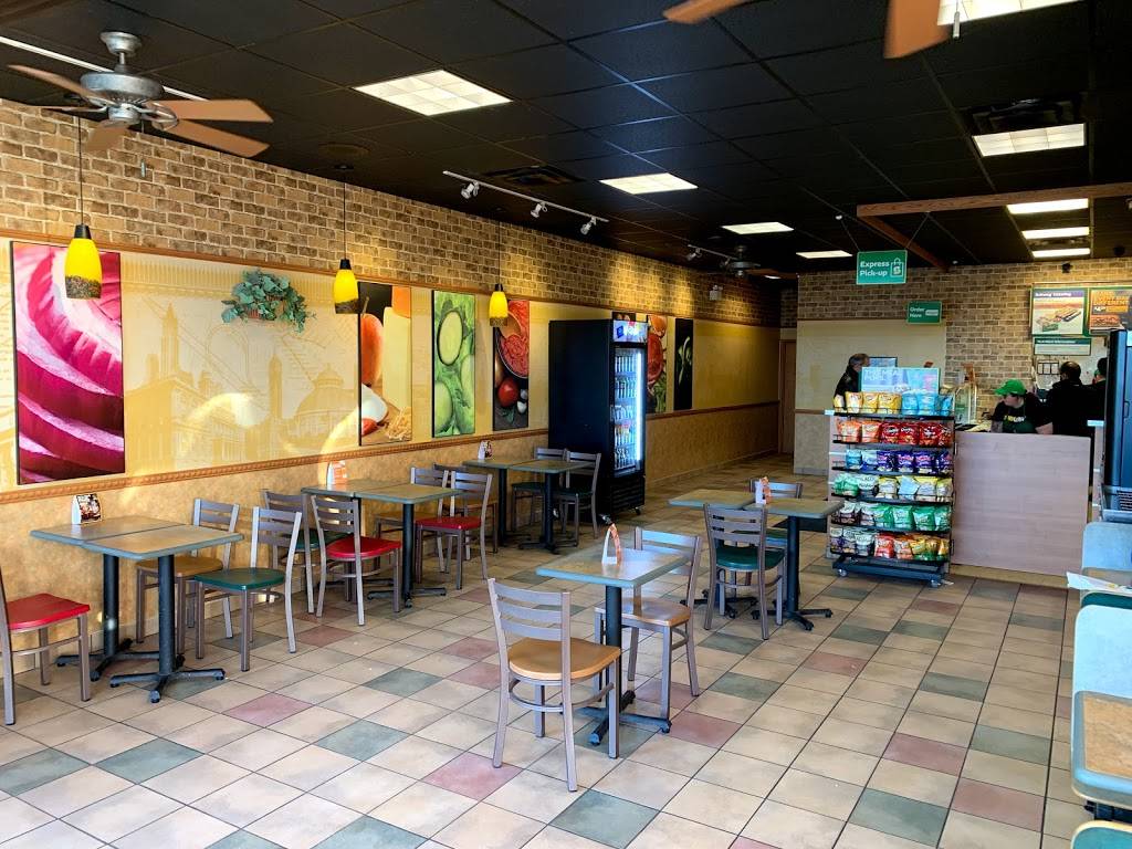 Subway | restaurant | Best Buy plaza, 61 Lynden Rd, Brantford, ON N3R 7J9, Canada | 5197588881 OR +1 519-758-8881