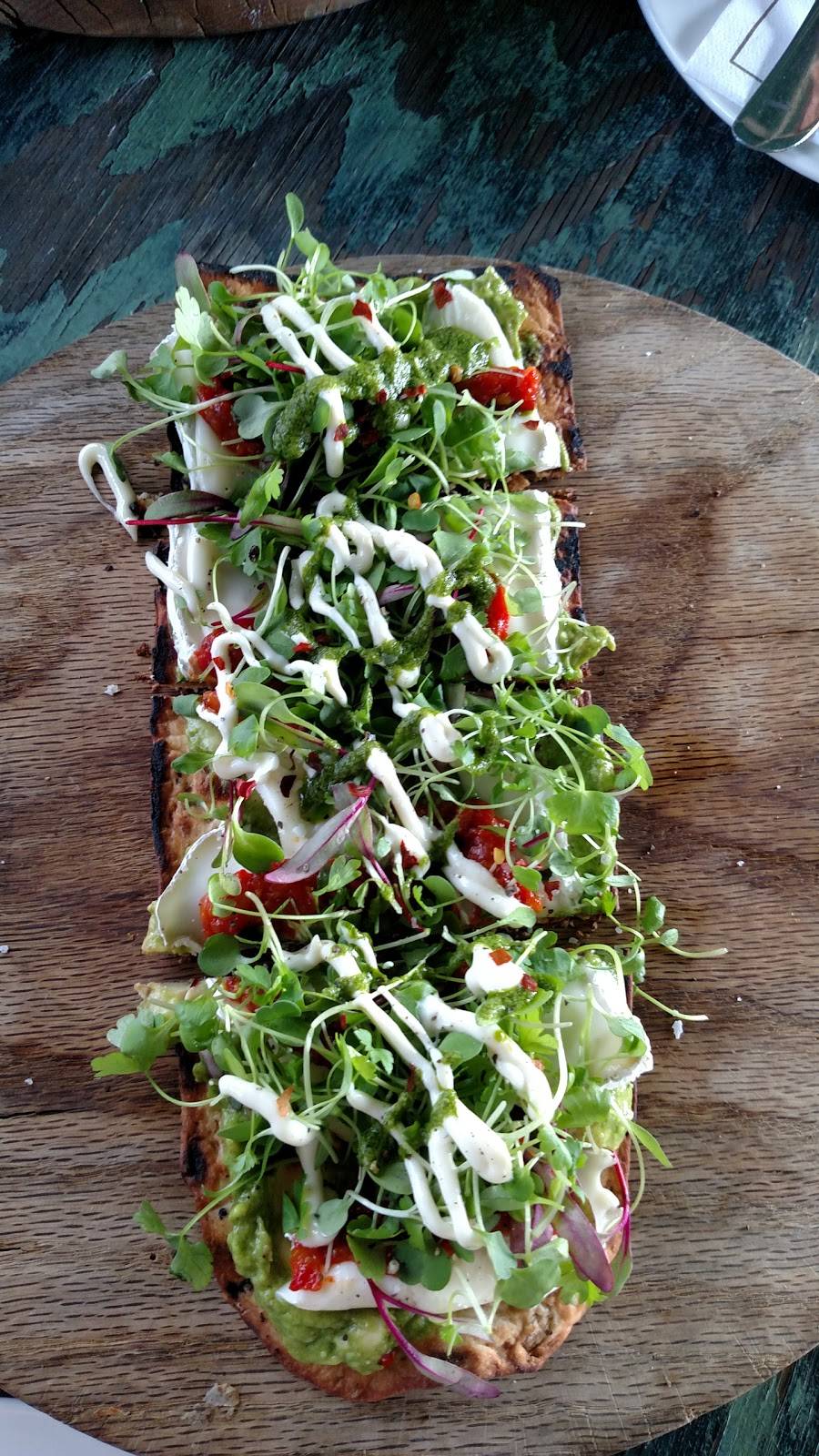 Four Dogs Tavern | restaurant | 1300 W Strasburg Rd, West Chester, PA 19382, USA | 6106924367 OR +1 610-692-4367